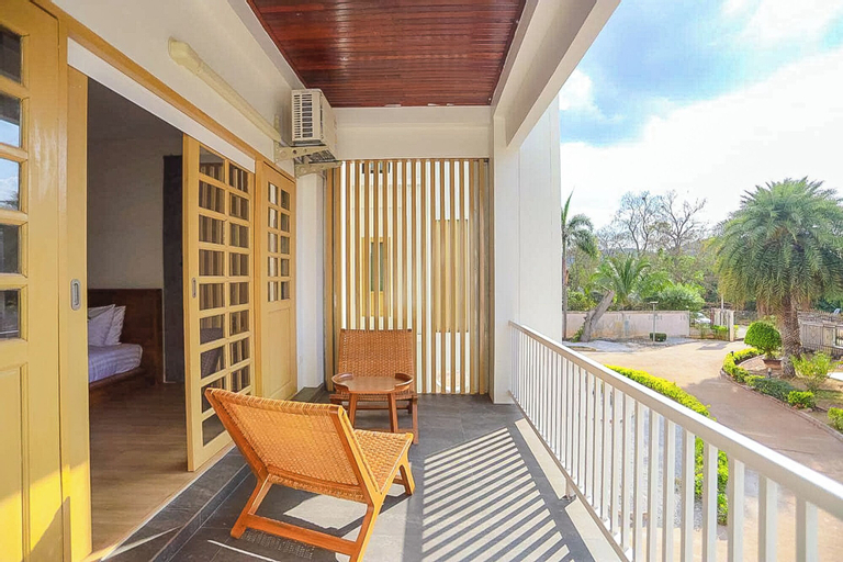 Exterior & Views 21
