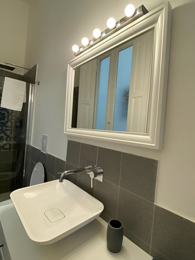 Bathroom 4, Bari LandLord 242, Bari