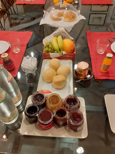 Food & Drinks 9