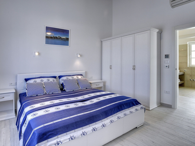 Bedroom 3, Modern Villa Histria With Pool and View, Marčana