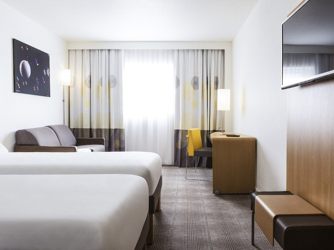 Bedroom 3, Novotel Saint-Quentin en Yvelines, Yvelines