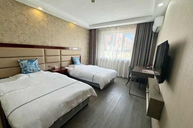 Bedroom 4, Yinhe Hotel, Altay
