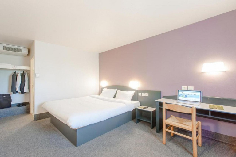 Bedroom 4, B&B Hotel Saclay, Essonne