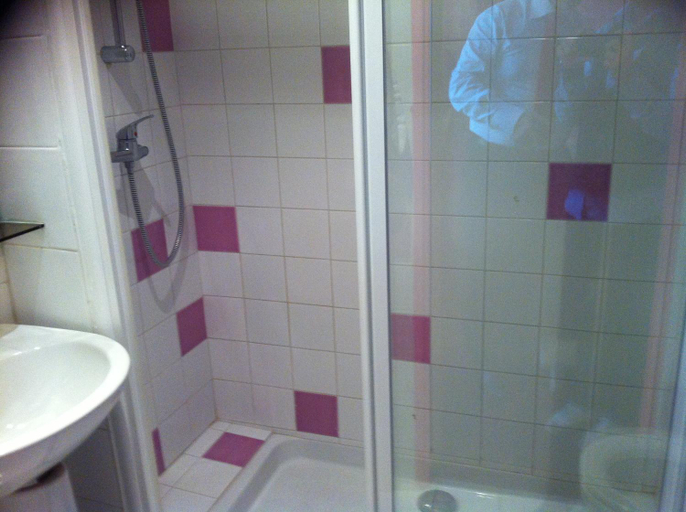 Bathroom 4, Hotel du Parc, Hauts-de-Seine