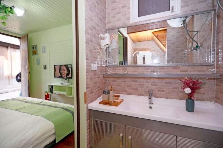Bathroom 4, Wuzhen Guishu Pillow Water B&B, Jiaxing
