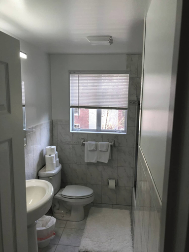 Bathroom 3, 4206 Washington Blvd Condos, Arlington