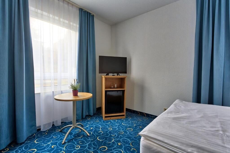 Bedroom 3, Appartis - Hotel am Stadtpark, Böblingen