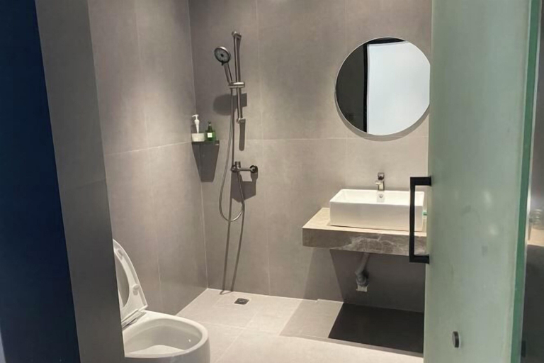Bathroom 2, Chenxin Business Hotel, Taizhou