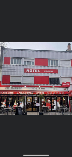 L'Excess Hotel, Cher