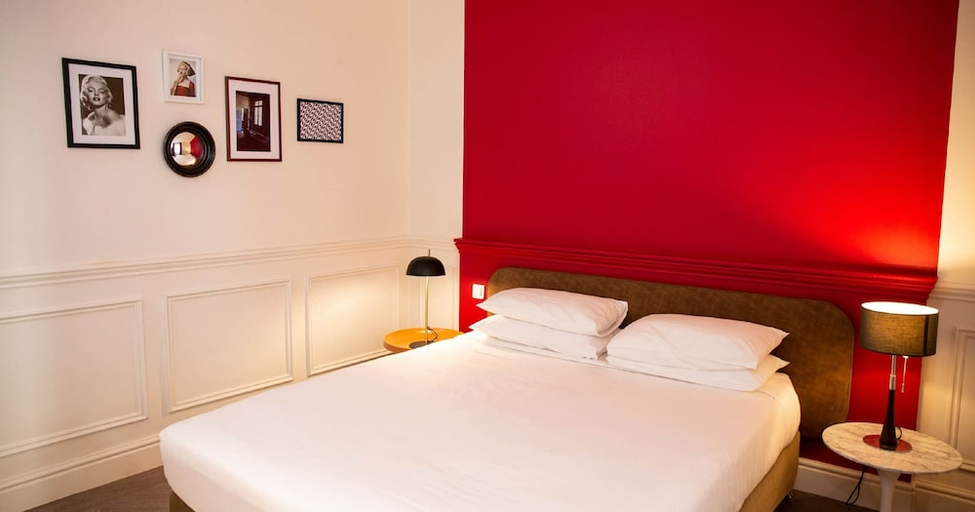 Bedroom 2, Royal Hotel Montpellier, Hérault