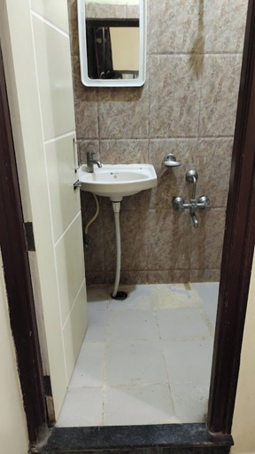 Bathroom, Goroomgo Subha Residency Banglore, Bangalore
