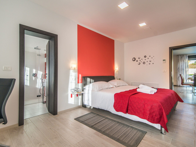 Bedroom 2, Beautiful Villa in Vrsar With Swimming Pool, Sveti Lovreč