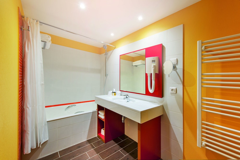 Bathroom, Hotel Lyon Metropole, Rhône
