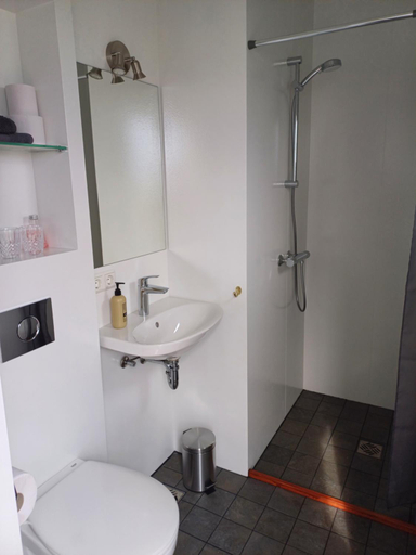 Bathroom 3, Holssel Holsfjollum road 864, Öxarfjarðarhreppur