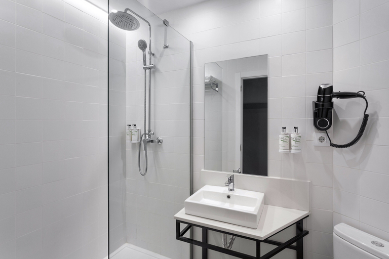 Bathroom 4, B&B Hotel Barcelona Mollet, Barcelona