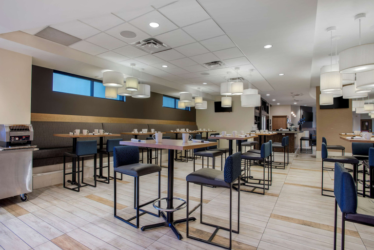 Food & Drinks 5, Best Western Plus Sawridge Suites, Division No. 16