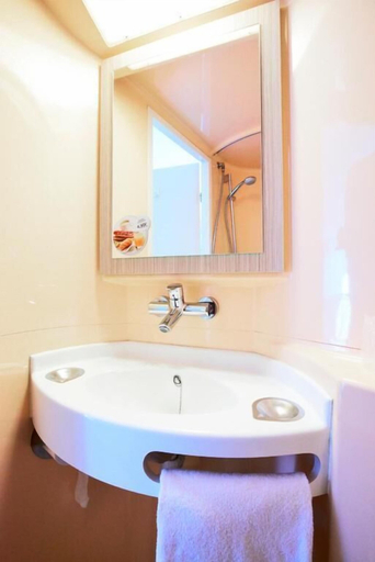 Bathroom 5, Première Classe Lyon Ouest - Tassin, Rhône