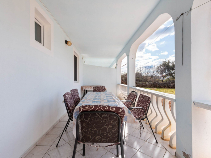 Others 4, Quaint Apartment in Vir near Sea, Vir