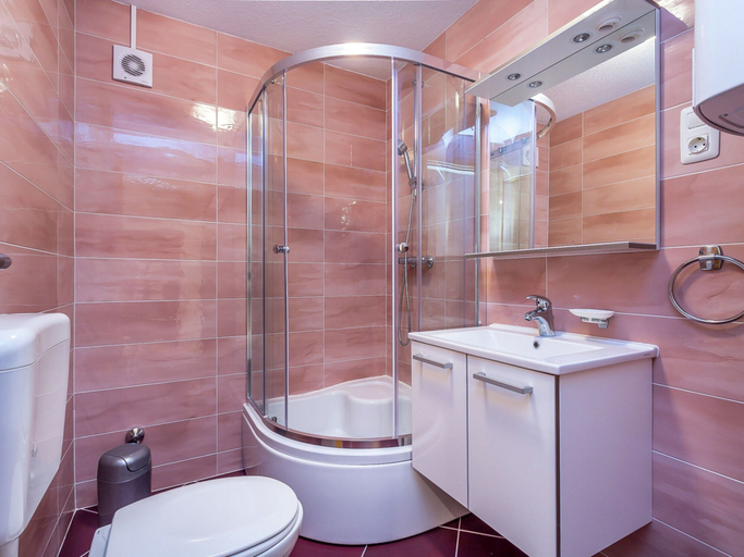 Bathroom, Fascinating Apartment in Medulin near Beach, Medulin