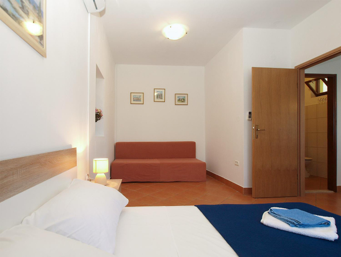 Others 4, Apartment 777, Fažana