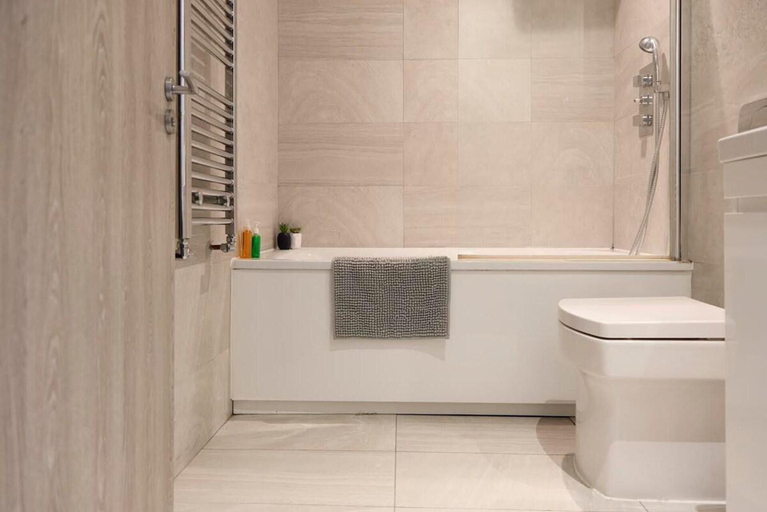 Bathroom 5, Brick Lane Gem - 3 Sleeps, London