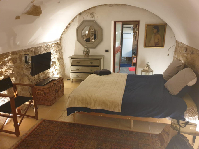 Others 2, la villageoise, chambre troglodyte pitoresque au cœur du village, Bouches-du-Rhône