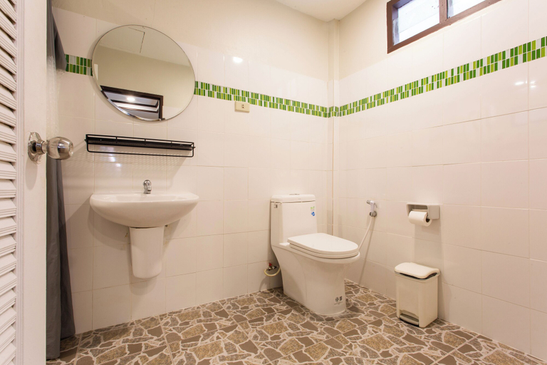 Bathroom 4, Harry's bungalow & Restaurant, Ko Samui