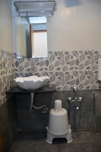 Bathroom 4, Hotel Neelkamal, Anand