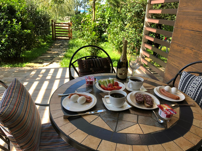 Food & Drinks 5, Luxury Oasis Apartment, Kobuleti