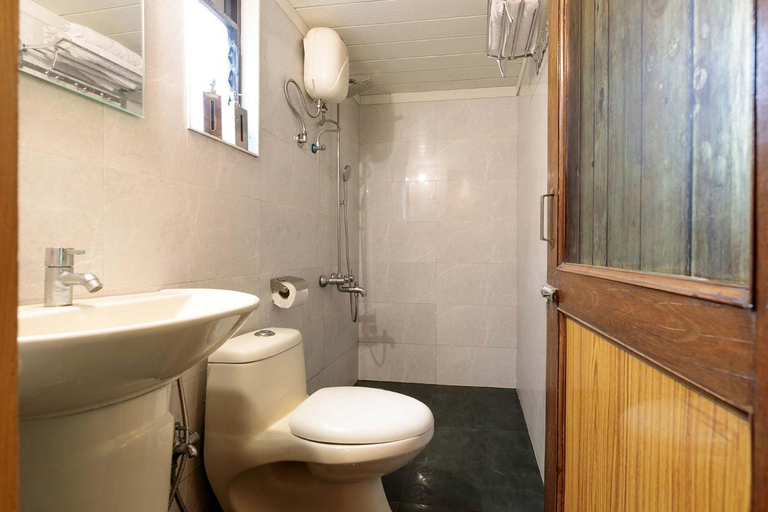 Bathroom 2, Wooden House - Wada by VEO, StayVista - 3BHK with Jacuzzi & Lawn, Palghar