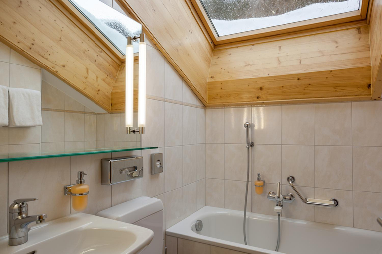 Bathroom 4, Hotel Holiday Zermatt, Visp
