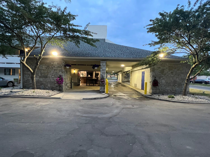 Exterior & Views 2, Days Inn & Suites by Wyndham Monroe, Monroe