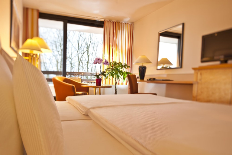 Bedroom 3, Dorint Hotel & Sportresort Arnsberg/Sauerland, Hochsauerlandkreis