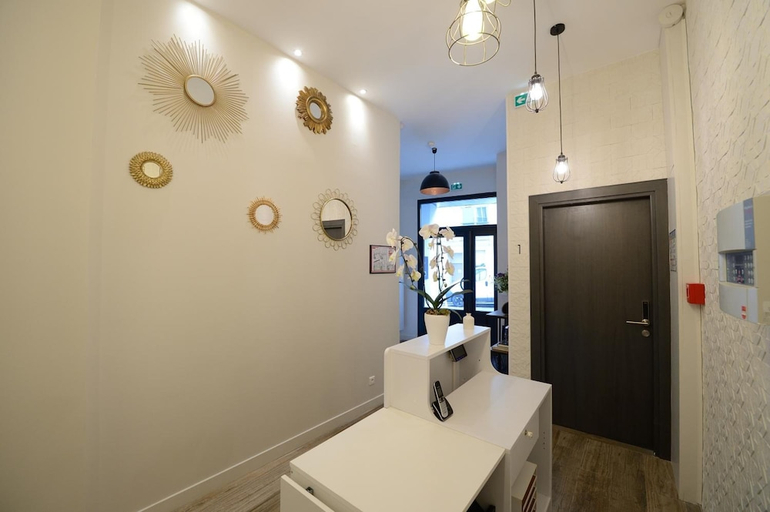 Bathroom 4, Hotel Terre Neuve, Paris
