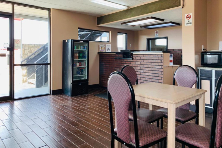 Others 5, Economy Inn Holland, Ottawa