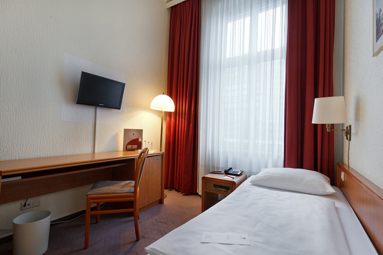 Bedroom 3, acom-Hotel Berlin Kurfürstendamm, Berlin