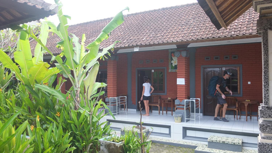 Exterior 8