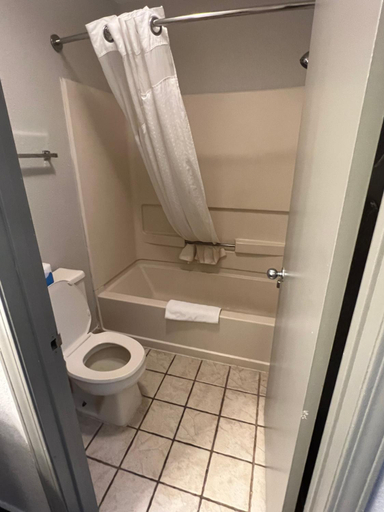Bathroom 5, Days Inn & Suites by Wyndham Monroe, Monroe