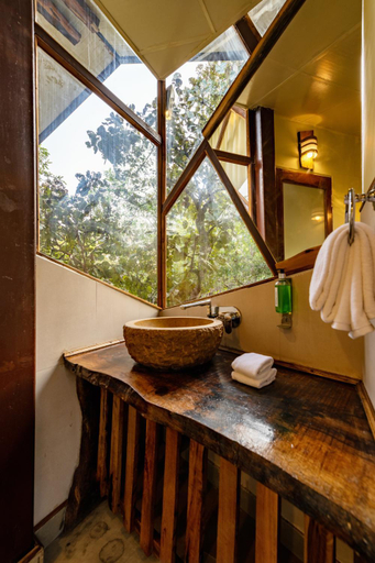 Bathroom 2, Kanha jungle camp, Balaghat
