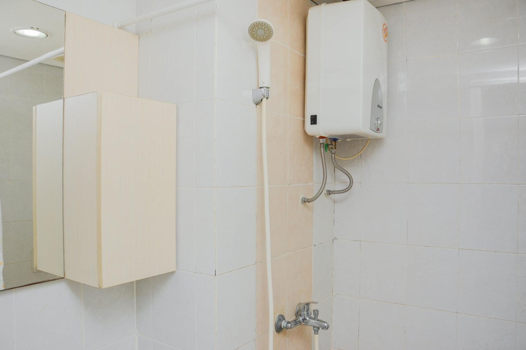 Bathroom, Comfortable 2BR Apt at Taman Melati By Travelio, Depok