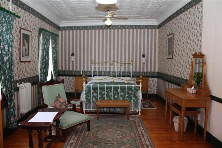 Bedroom, The Royal Hotel, Ehlanzeni