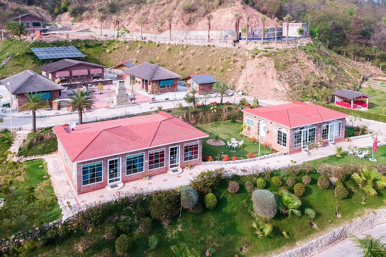 StayVista at Brickwood Hill with Outdoor Infinity Pool & Jacuzzi, Sahibzada Ajit Singh Nagar