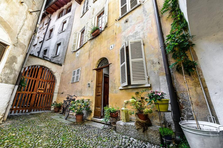Exterior 2