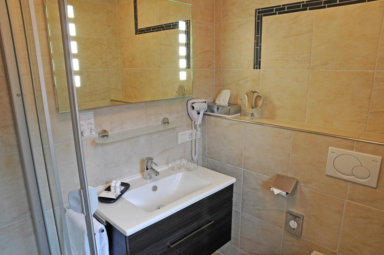 Bathroom 2, Hotel Nothwang, Hohenlohekreis