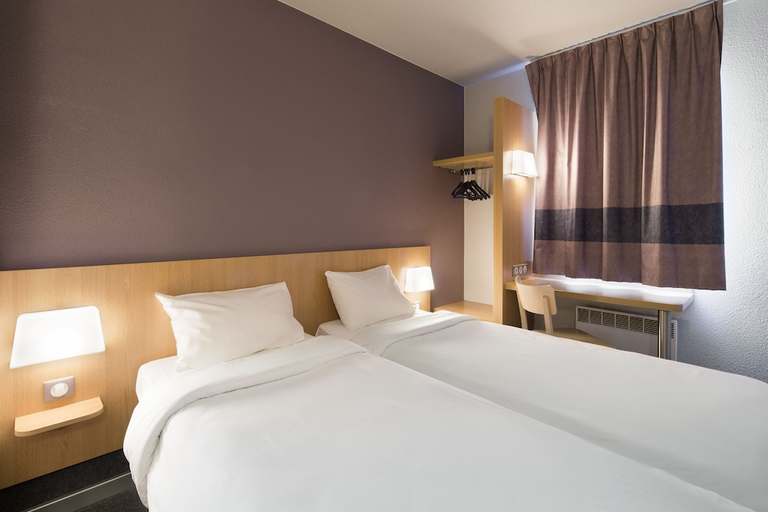 Bedroom 2, B&B HOTEL Frejus Roquebrune-sur-Argens, Var