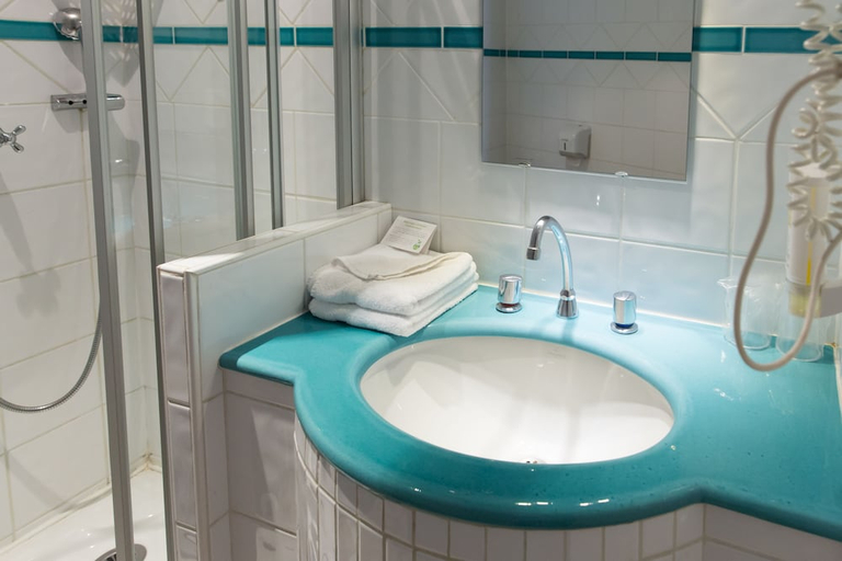 Bathroom 4, Le Clocher De Rodez, Haute-Garonne