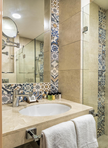 Bathroom 5, Golden Tulip Borjomi, Borjomi