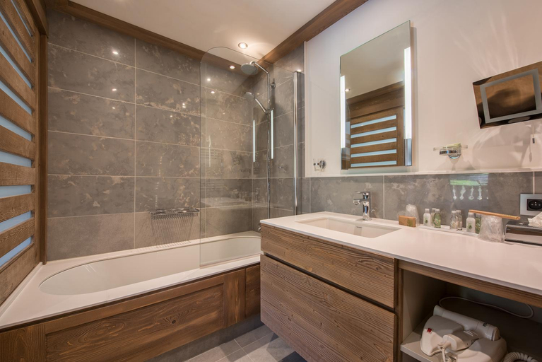 Bathroom 5, Hotel le Petit Dru, Haute-Savoie