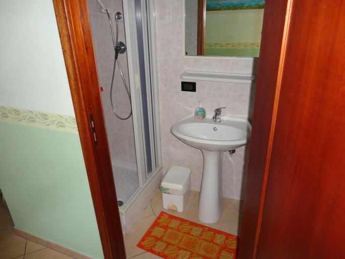 Bedroom 4, Pensione Affittacamere Miriam, Cosenza
