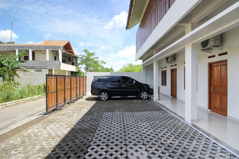 Exterior & Views 2, Griya Izzara Guest House Syariah, Yogyakarta